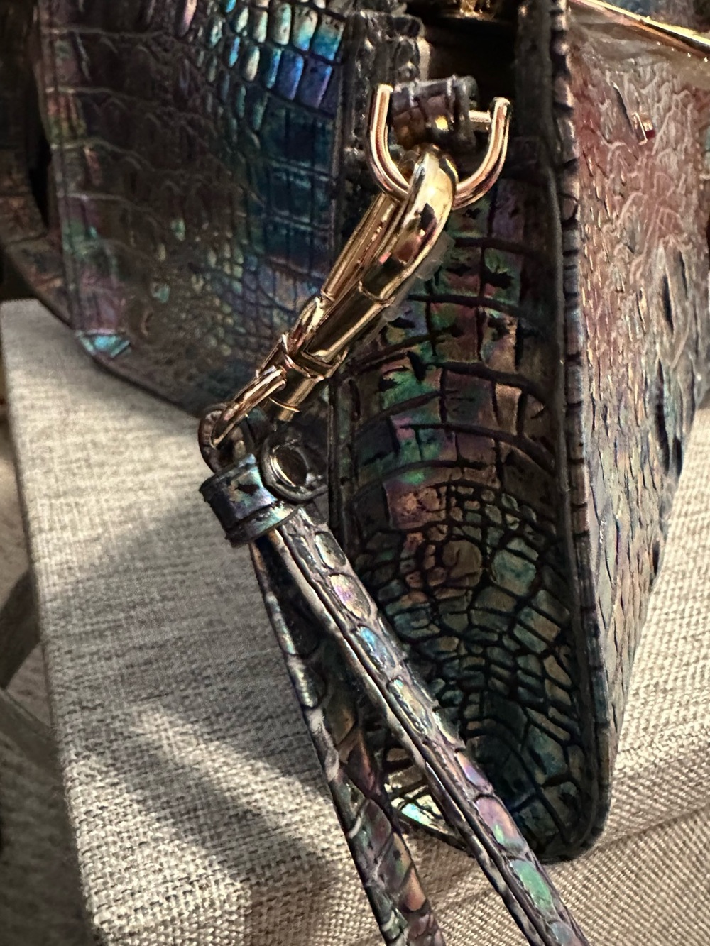 RARE Brahmin Mother of Pearl Daisy Iridescent/Holographic Wristlet - Picture 6 of 8